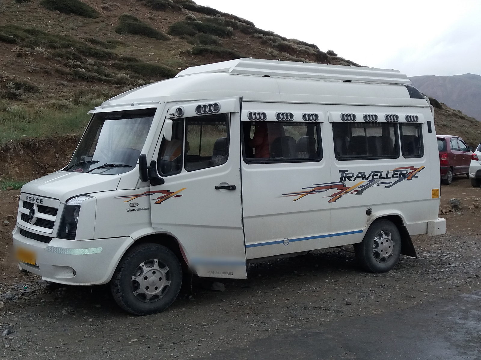 Force Traveller tempo minibus